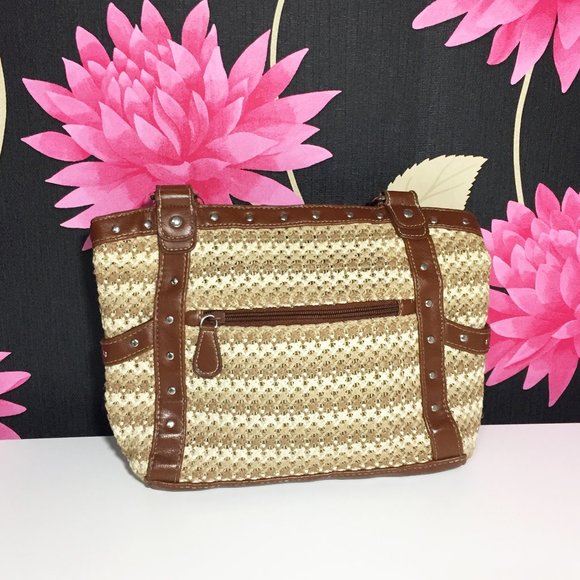 ๐5/$20๐ Woven Handbag - Picture 2 of 5